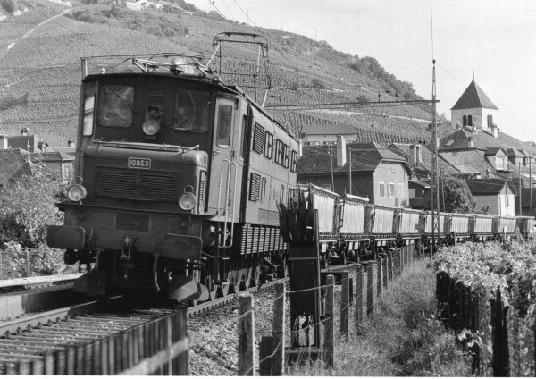Deuxime partie: les trains de carburant, de ciment et de bois