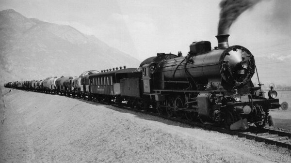 Deuxime partie: les trains de carburant, de ciment et de bois