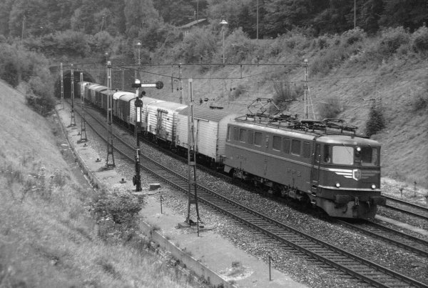 Troisime partie: les trains de denres alimentaires et de gravier/ballast