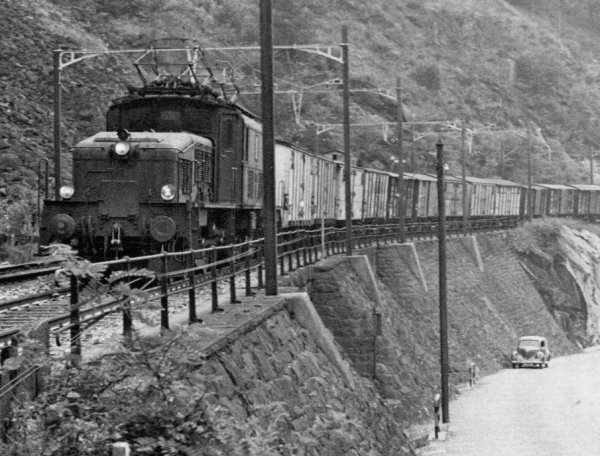 Troisime partie: les trains de denres alimentaires et de gravier/ballast