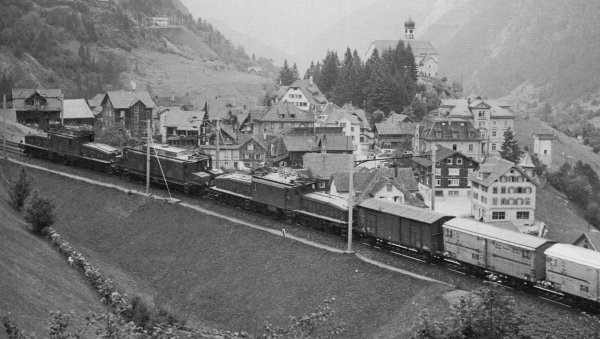 Troisime partie: les trains de denres alimentaires et de gravier/ballast