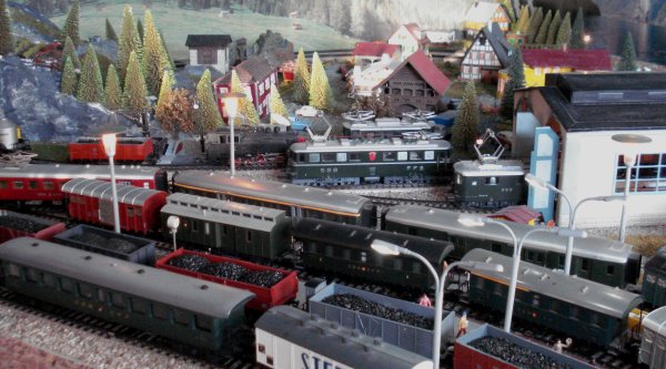 Encore quelques irremplaçables et bouleversantes ambiances ferroviaires du soir !