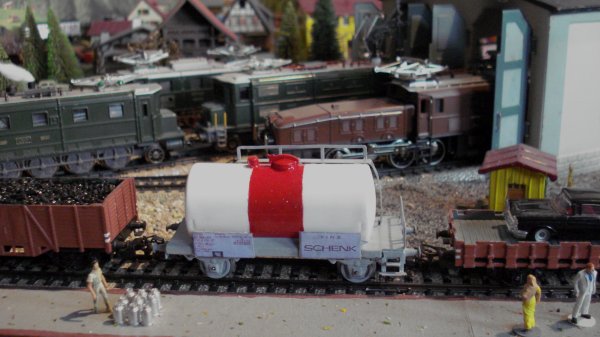 Une nouveaut semi-artisanale  l’chelle HO – Le wagon-citerne  vin SCHENK