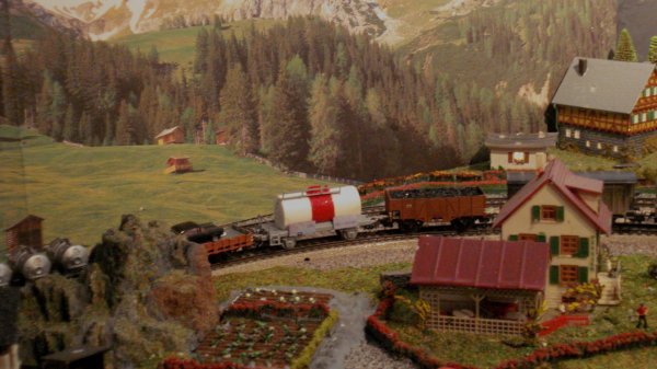 Une nouveaut semi-artisanale  l’chelle HO – Le wagon-citerne  vin SCHENK