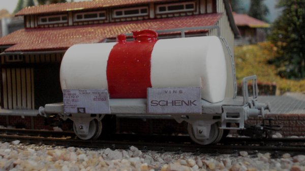 Une nouveaut semi-artisanale  l’chelle HO – Le wagon-citerne  vin SCHENK