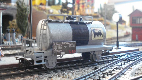 Les wagons-citernes  2 essieux   Heimatbahnhof/Gare d’attache St-Triphon 