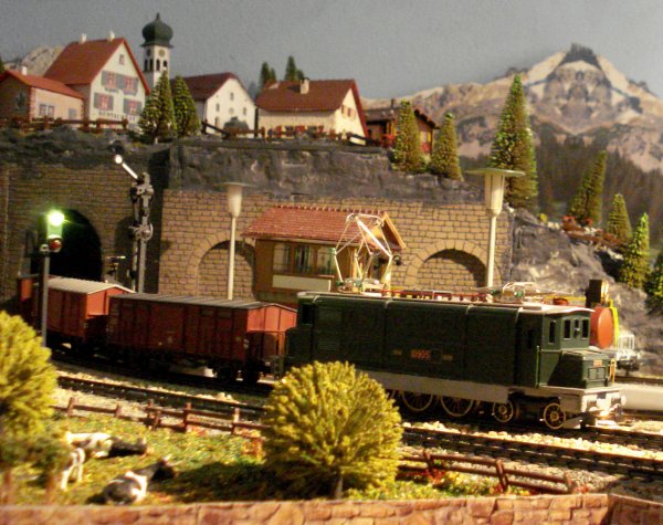 A dfaut de la ralit ferroviaire (bouleverse par des technologies dignes de la science-fiction), voici encore quelques merveilleuses ambiances du temps jadis, que dsormais seul le modlisme est encore en mesure de nous offrir !