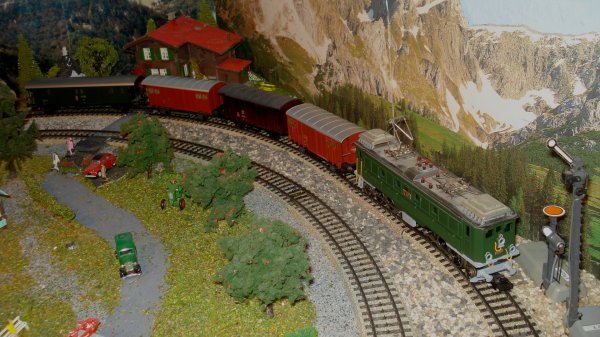 Le lgendaire train marchandises de dtail ("Stckgterzug") 16627 Bellinzone - Erstfeld, durant les annes 1970