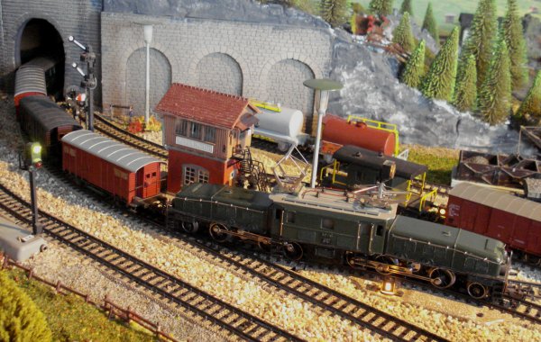 Le lgendaire train marchandises de dtail ("Stckgterzug") 16627 Bellinzone - Erstfeld, durant les annes 1970