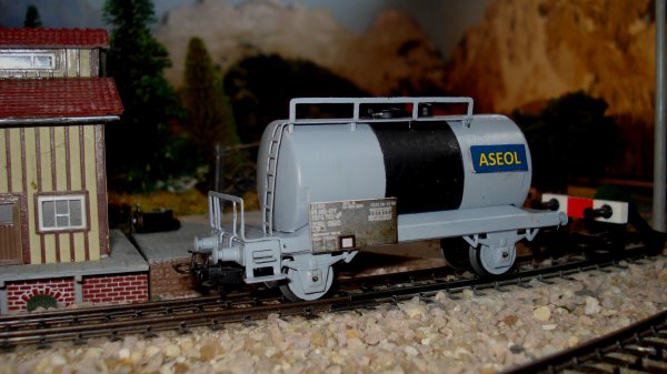 Naissance du  petit dernier , le wagon-citerne ASEOL, destin au transport exclusif de lubrifiant