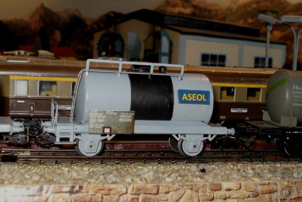 Naissance du  petit dernier , le wagon-citerne ASEOL, destin au transport exclusif de lubrifiant