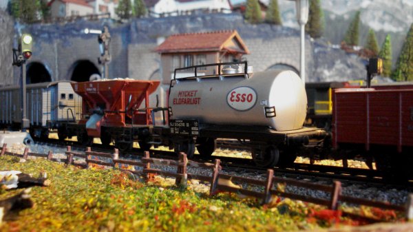 Naissance du  petit dernier , le wagon-citerne ASEOL, destin au transport exclusif de lubrifiant