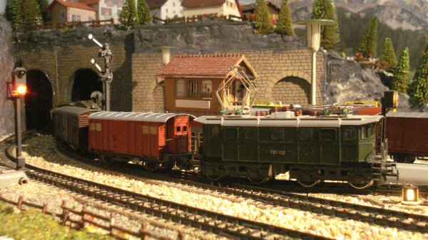 Une sympathique locomotive sauve d'une inaction dfinitive, grce  un liquide miracle pour le nettoyage