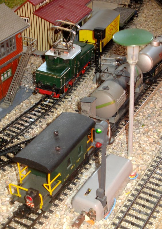 Signalisation ferroviaire suisse authentique – Appplication du "Feu de fin de convoi" de MAERKLIN (No de catalogue 484/33, puis 7079)