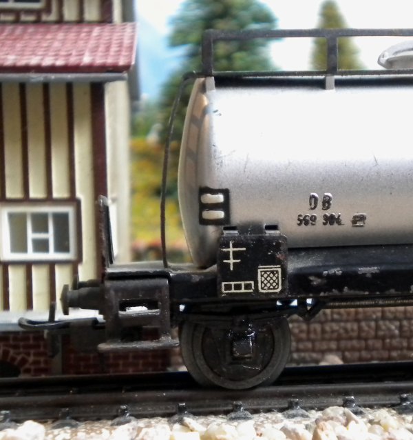 Les wagons-citernes HO MAERKLIN 304 A (ARAL), 304 E (ESSO) et 304 S (SHELL)