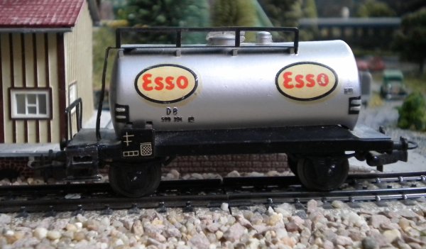 Les wagons-citernes HO MAERKLIN 304 A (ARAL), 304 E (ESSO) et 304 S (SHELL)