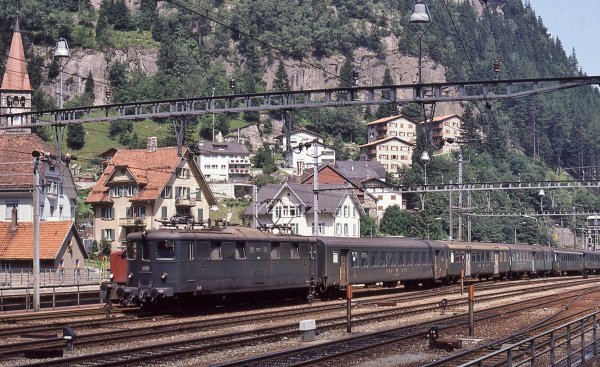 Locomotives Ae 4/6 dans leur vie quotidienne (deuxime partie)