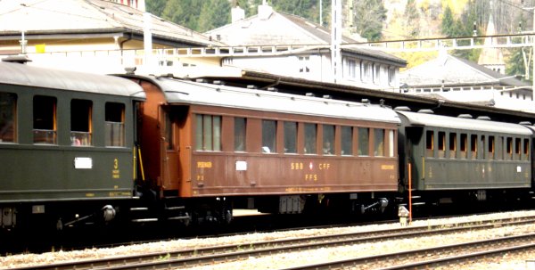Ambiances "vapeur" et d'authentique voyage en train en gare de Goeschenen (deuxime partie)