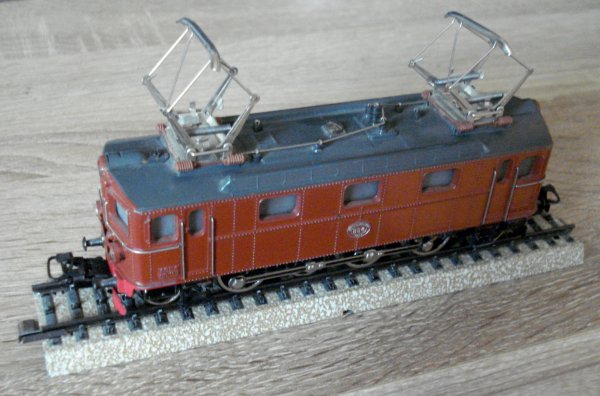 Vente de locomotives HO, système alternatif trois rails, technologie électromécanique