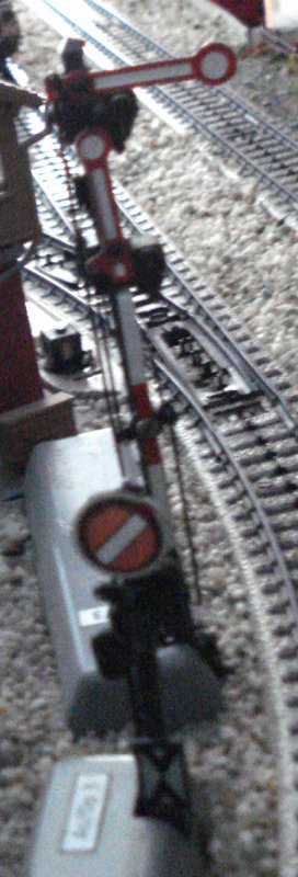 "Helvétisation" des disques basculants des signaux avancés mécaniques MAERKLIN HO