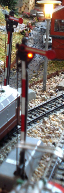 "Helvétisation" des disques basculants des signaux avancés mécaniques MAERKLIN HO