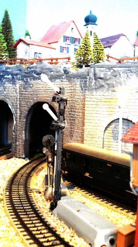 "Helvétisation" des disques basculants des signaux avancés mécaniques MAERKLIN HO