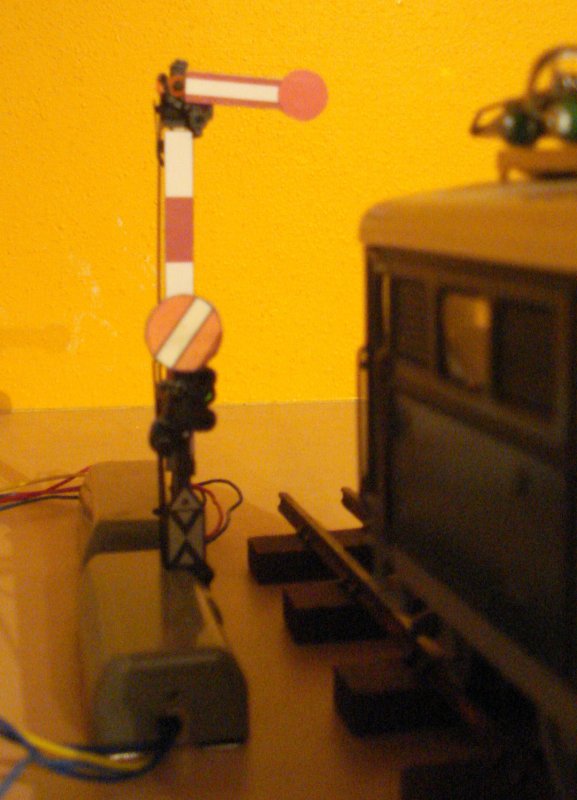 Transformation des signaux mécaniques MAERKLIN HO en signaux suisses à voie normale à l’échelle 0 :