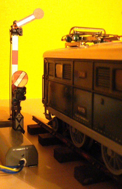 Transformation des signaux mécaniques MAERKLIN HO en signaux suisses à voie normale à l’échelle 0 :