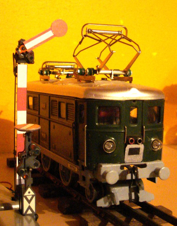 Transformation des signaux mécaniques MAERKLIN HO en signaux suisses à voie normale à l’échelle 0 :