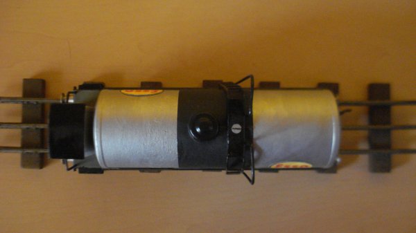 Une nouvelle méthode pour l’application de la bande noire centrale sur les bondes des wagons-citernes BUCO à deux essieux et réalisation de wagons arborant de nouvelles raisons sociales