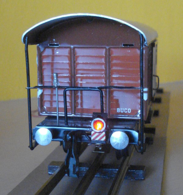 Signaux de queue pour voitures et wagons :