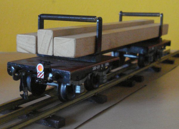 Signaux de queue pour voitures et wagons :