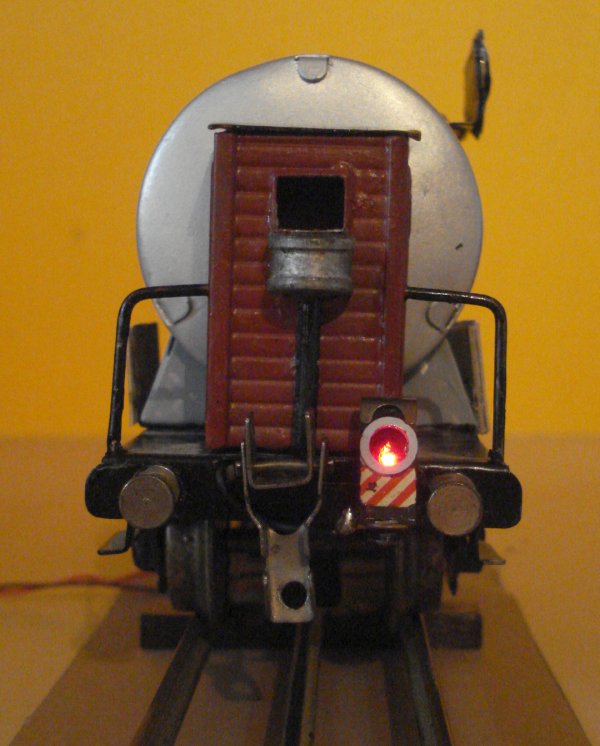 Signaux de queue pour voitures et wagons :