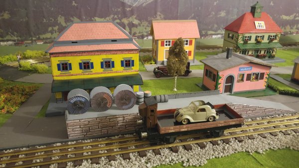 Wagon bi-foudres CFF  trois essieux et wagon plat FS sublim, le tout en "Tinplate 0"