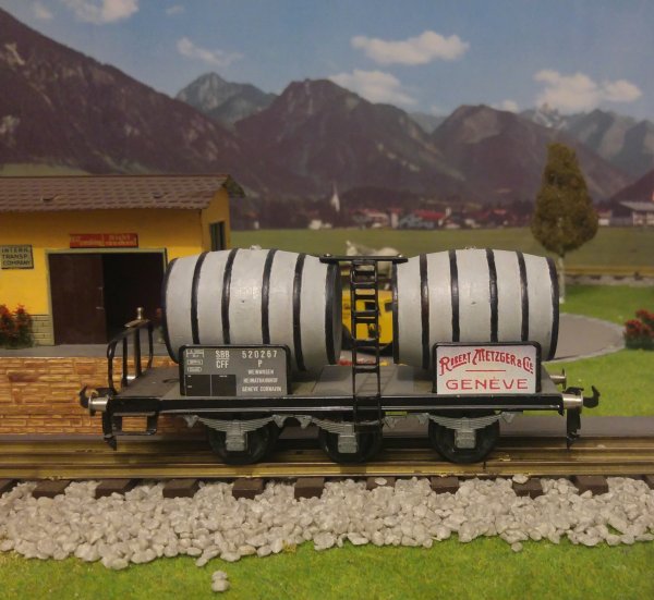 Wagon bi-foudres CFF  trois essieux et wagon plat FS sublim, le tout en "Tinplate 0"