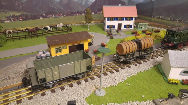 Wagon bi-foudres CFF  trois essieux et wagon plat FS sublim, le tout en "Tinplate 0"