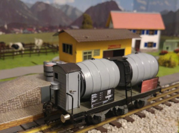 Wagon bi-foudres CFF  trois essieux et wagon plat FS sublim, le tout en "Tinplate 0"