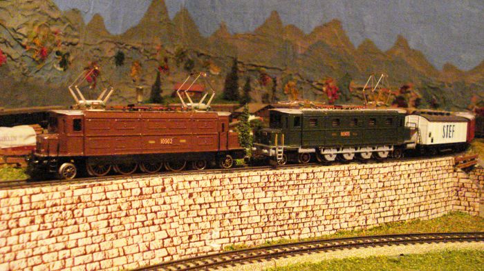 Double-traction Ae 4/7 10902 et 10905