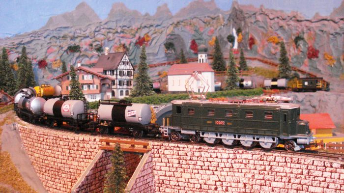 Train-bloc de citernes avec Ae 4/7