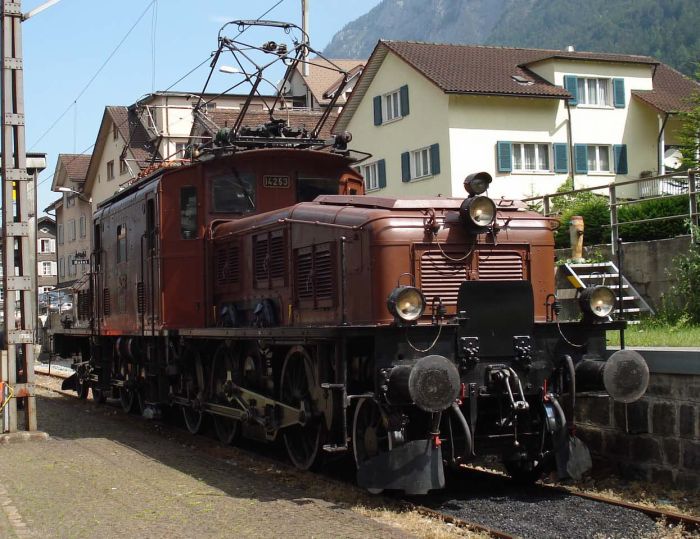 La 14253, les deux pantographes lev�s, comme en 1920 !